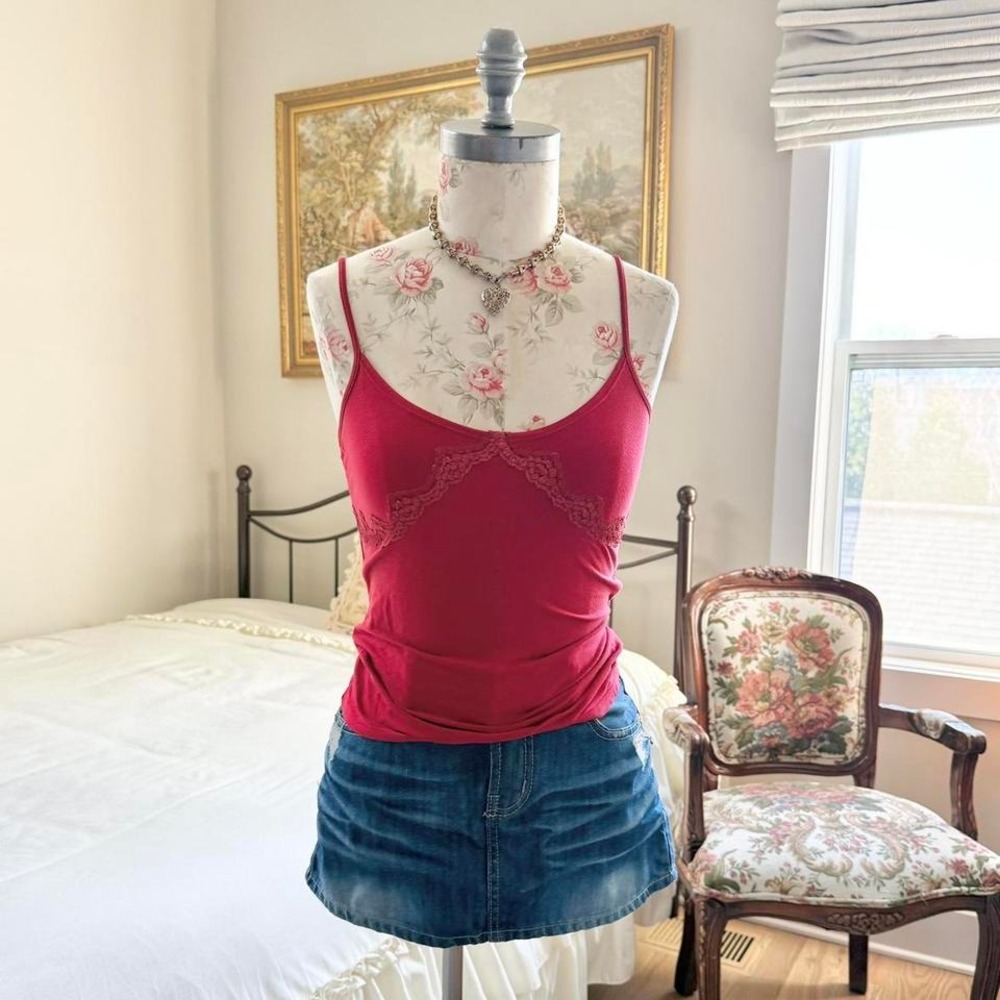 Y2K red lace‎ trim cami going out top fits like a small